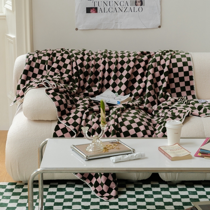 91家纺网 家纺一手货源 找家纺 洋铭区 2021冬季新品棋盘格双色牛奶绒毯子 暖沙咖