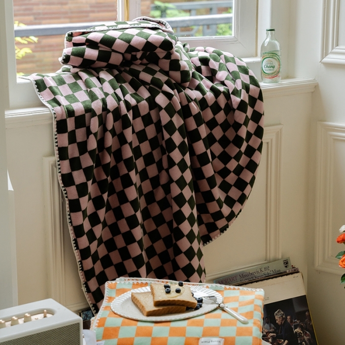 91家纺网 家纺一手货源 找家纺 洋铭区 2021冬季新品棋盘格双色牛奶绒毯子 暖沙咖