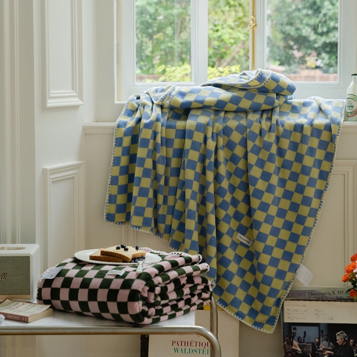 91家纺网 家纺一手货源 找家纺 洋铭区 2021冬季新品棋盘格双色牛奶绒毯子 水雾蓝