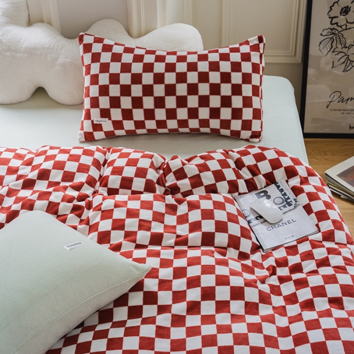 91家纺网 家纺一手货源 找家纺 洋铭区 2021冬季新品棋盘格牛奶绒四件套 初恋红格