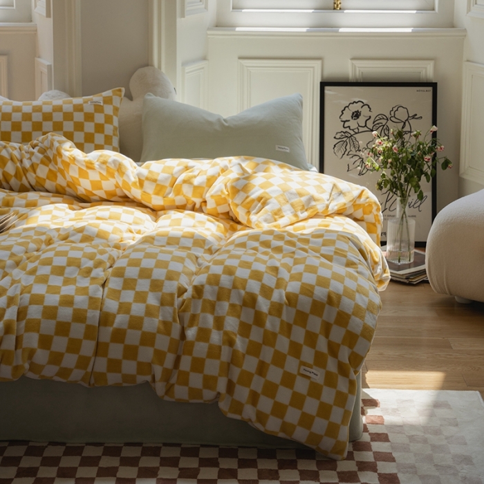 91家纺网 家纺一手货源 找家纺 洋铭区 2021冬季新品棋盘格牛奶绒四件套 初恋黄格