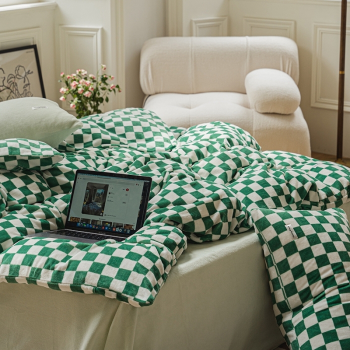 91家纺网 家纺一手货源 找家纺 洋铭区 2021冬季新品棋盘格牛奶绒四件套 初恋绿格