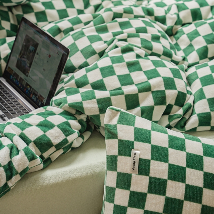 91家纺网 家纺一手货源 找家纺 洋铭区 2021冬季新品棋盘格牛奶绒四件套 初恋绿格