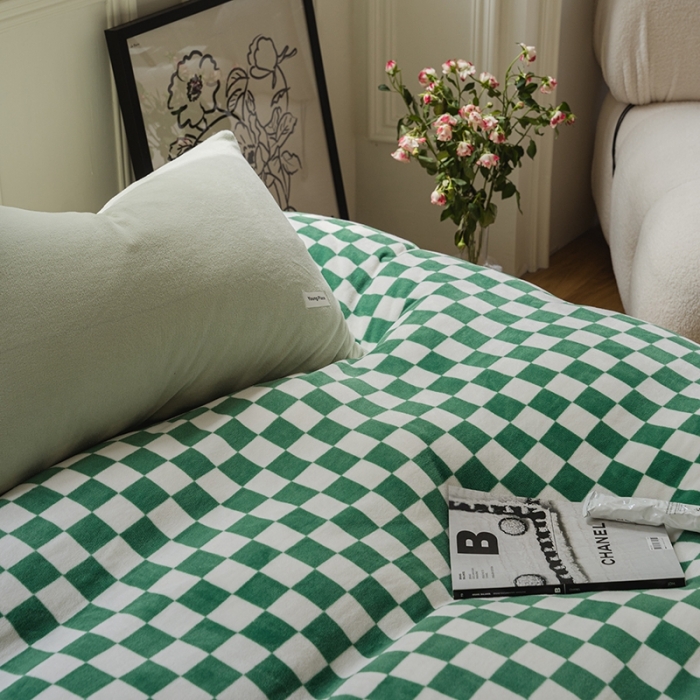 91家纺网 家纺一手货源 找家纺 洋铭区 2021冬季新品棋盘格牛奶绒四件套 初恋绿格