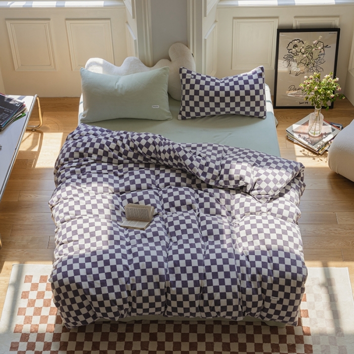 91家纺网 家纺一手货源 找家纺 洋铭区 2021冬季新品棋盘格牛奶绒四件套 初恋紫格