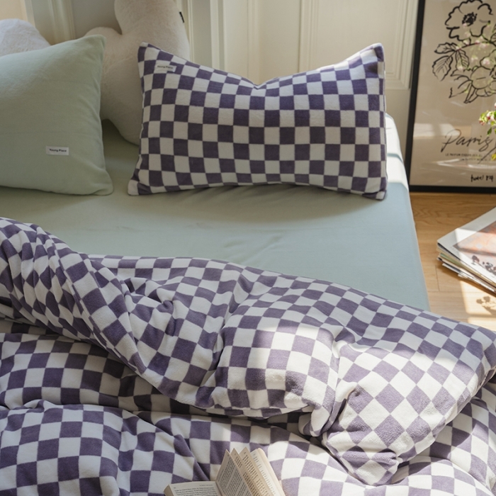 91家纺网 家纺一手货源 找家纺 洋铭区 2021冬季新品棋盘格牛奶绒四件套 初恋紫格