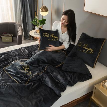 91家纺网 家纺一手货源 找家纺 （总）照世家纺2021新款水晶绒抱枕-字母款