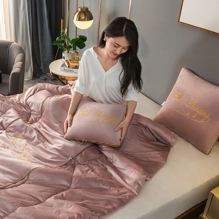 91家纺网 家纺一手货源 找家纺 照世家纺2021新款水晶绒抱枕-字母款 豆沙