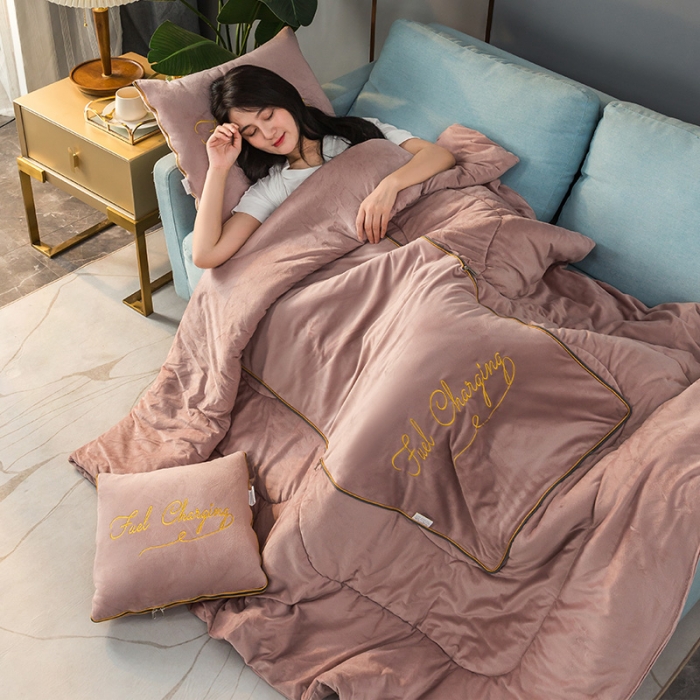 91家纺网 家纺一手货源 找家纺 照世家纺2021新款水晶绒抱枕-字母款 豆沙