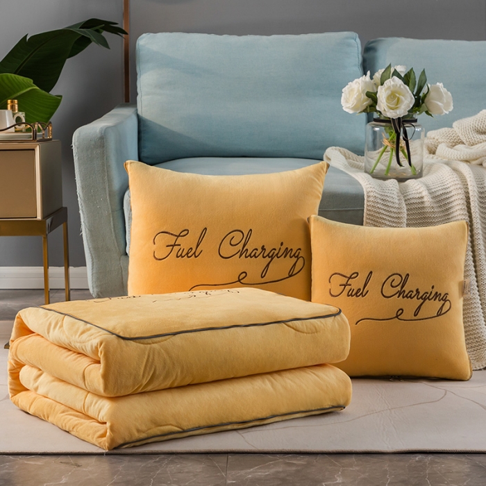 91家纺网 家纺一手货源 找家纺 照世家纺2021新款水晶绒抱枕-字母款姜黄