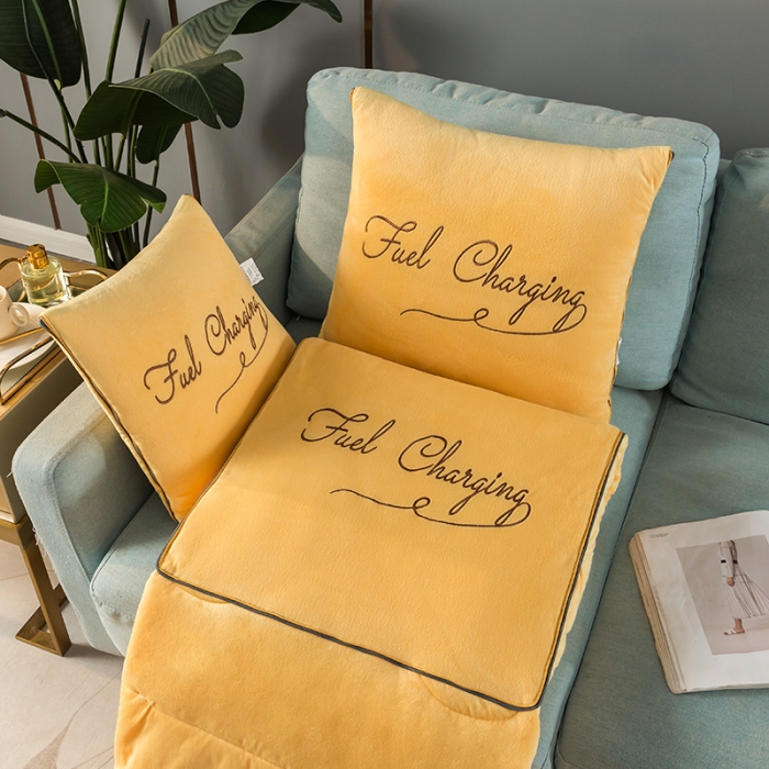 91家纺网 家纺一手货源 找家纺 照世家纺2021新款水晶绒抱枕-字母款姜黄