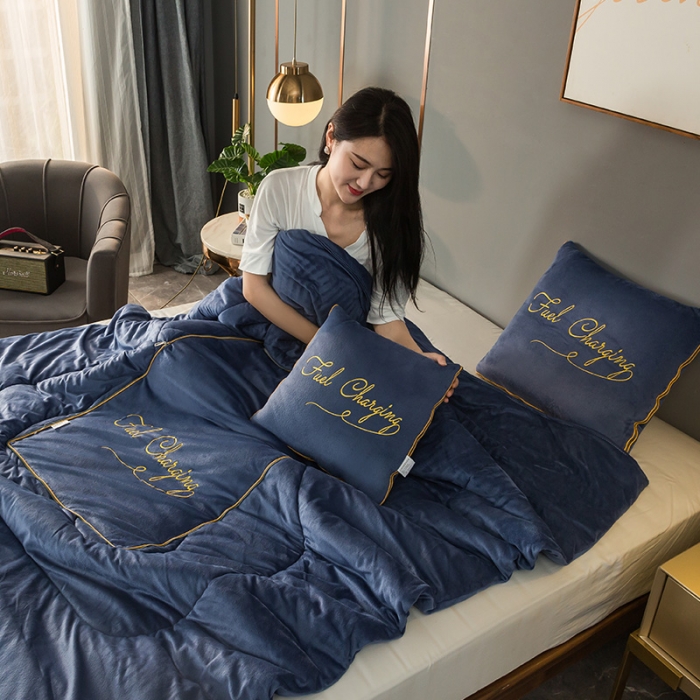 91家纺网 家纺一手货源 找家纺 照世家纺2021新款水晶绒抱枕-字母款 蓝色