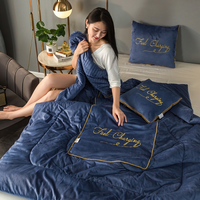 91家纺网 家纺一手货源 找家纺 照世家纺2021新款水晶绒抱枕-字母款 蓝色