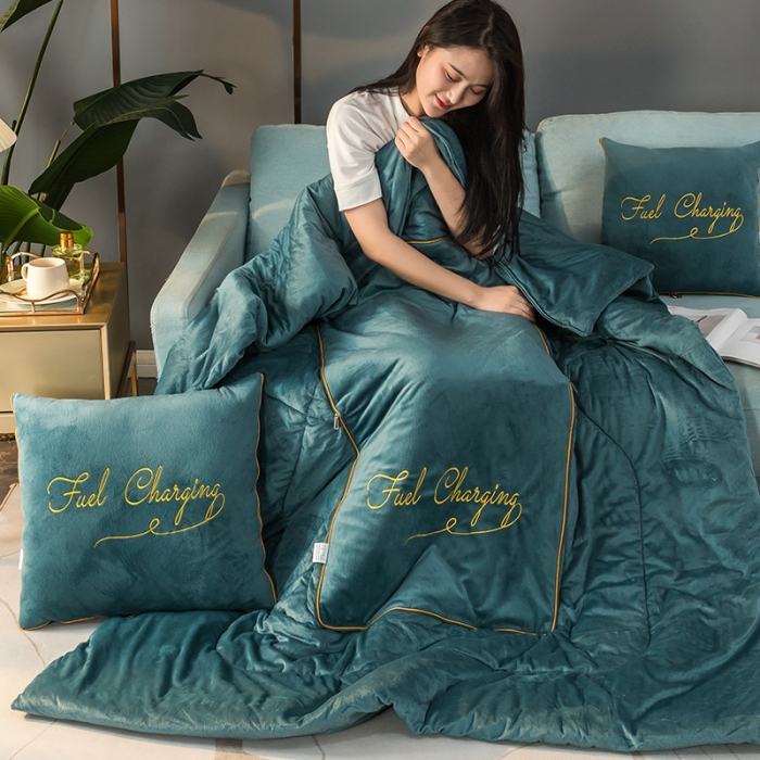 91家纺网 家纺一手货源 找家纺 照世家纺2021新款水晶绒抱枕-字母款 墨绿