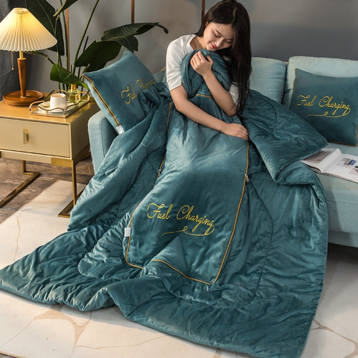 91家纺网 家纺一手货源 找家纺 照世家纺2021新款水晶绒抱枕-字母款 墨绿