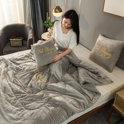 91家纺网 家纺一手货源 找家纺 照世家纺2021新款水晶绒抱枕-字母款 浅灰