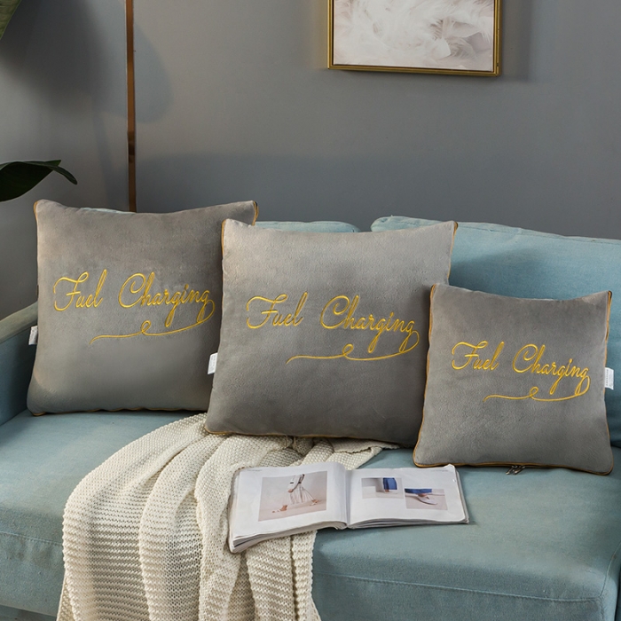 91家纺网 家纺一手货源 找家纺 照世家纺2021新款水晶绒抱枕-字母款 浅灰