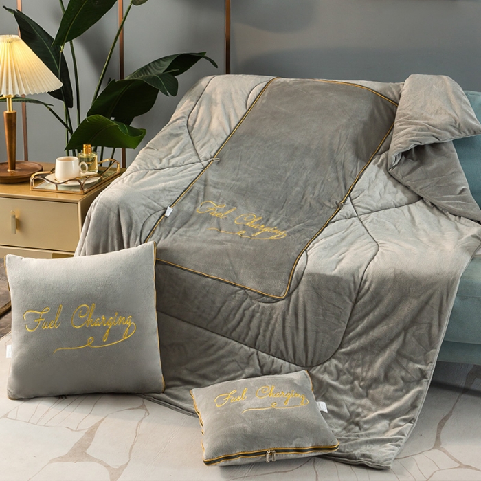 91家纺网 家纺一手货源 找家纺 照世家纺2021新款水晶绒抱枕-字母款 浅灰