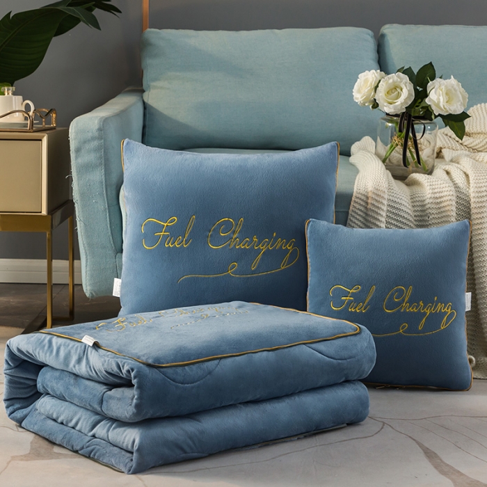 91家纺网 家纺一手货源 找家纺 照世家纺2021新款水晶绒抱枕-字母款 浅蓝