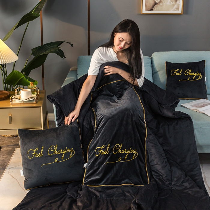 91家纺网 家纺一手货源 找家纺 照世家纺2021新款水晶绒抱枕-字母款 深灰