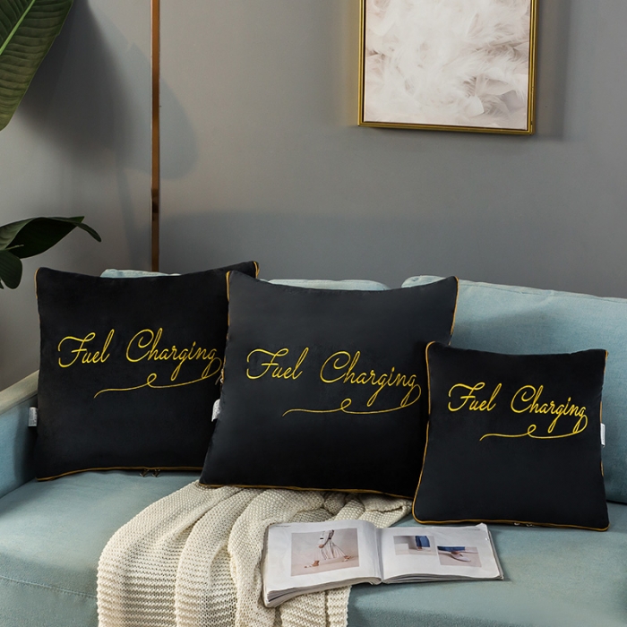 91家纺网 家纺一手货源 找家纺 照世家纺2021新款水晶绒抱枕-字母款 深灰