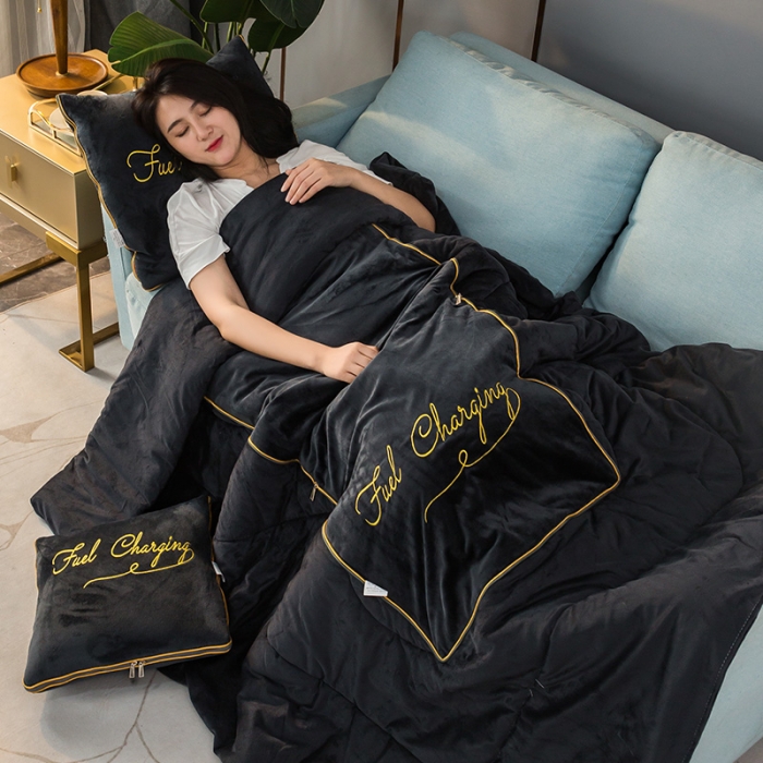 91家纺网 家纺一手货源 找家纺 照世家纺2021新款水晶绒抱枕-字母款 深灰