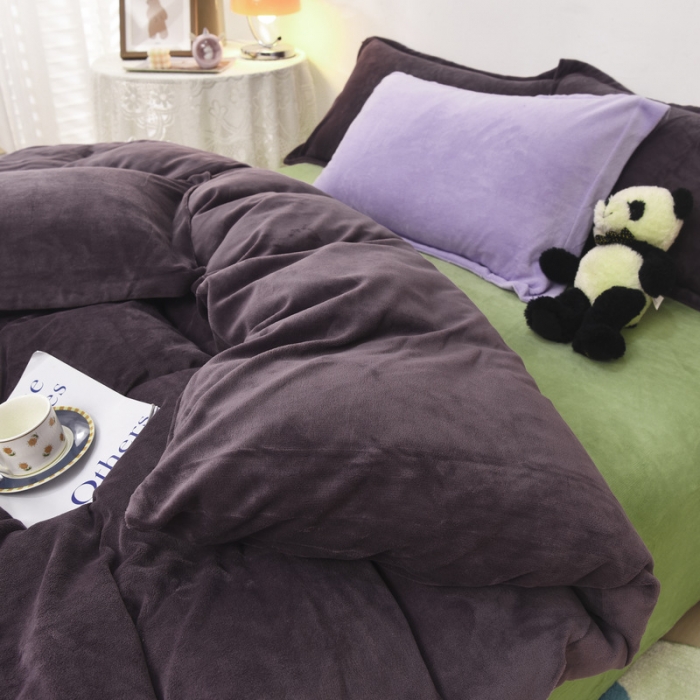 91家纺网 家纺一手货源 找家纺 优彩 2021新款高克重纯色混搭牛奶绒四件套 葡萄紫