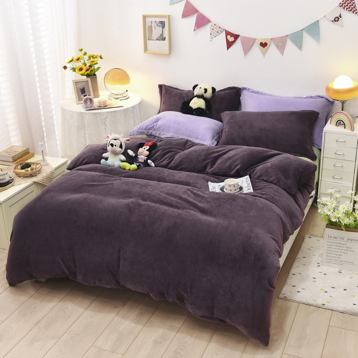 91家纺网 家纺一手货源 找家纺 优彩 2021新款高克重纯色混搭牛奶绒四件套 葡萄紫
