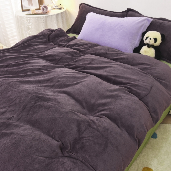 91家纺网 家纺一手货源 找家纺 优彩 2021新款高克重纯色混搭牛奶绒四件套 葡萄紫