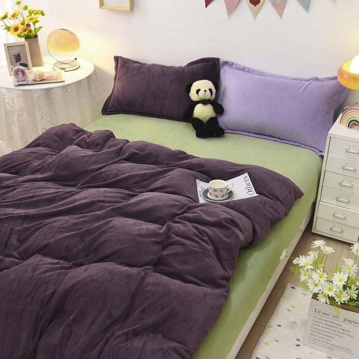 91家纺网 家纺一手货源 找家纺 优彩 2021新款高克重纯色混搭牛奶绒四件套 葡萄紫