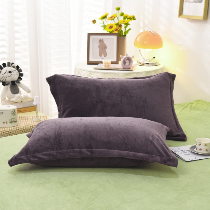 91家纺网 家纺一手货源 找家纺 优彩 2021新款高克重纯色混搭牛奶绒四件套 葡萄紫