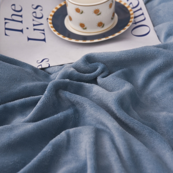 91家纺网 家纺一手货源 找家纺 优彩 2021新款高克重纯色混搭牛奶绒四件套 雾霾蓝