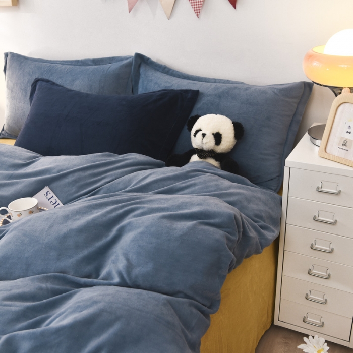 91家纺网 家纺一手货源 找家纺 优彩 2021新款高克重纯色混搭牛奶绒四件套 雾霾蓝
