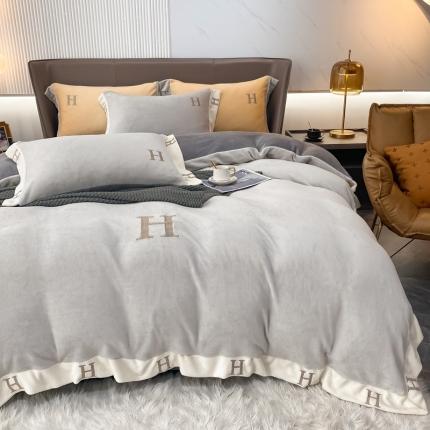 米莱家纺 2021新款高克重牛奶绒宽边刺绣四件套 慕斯灰