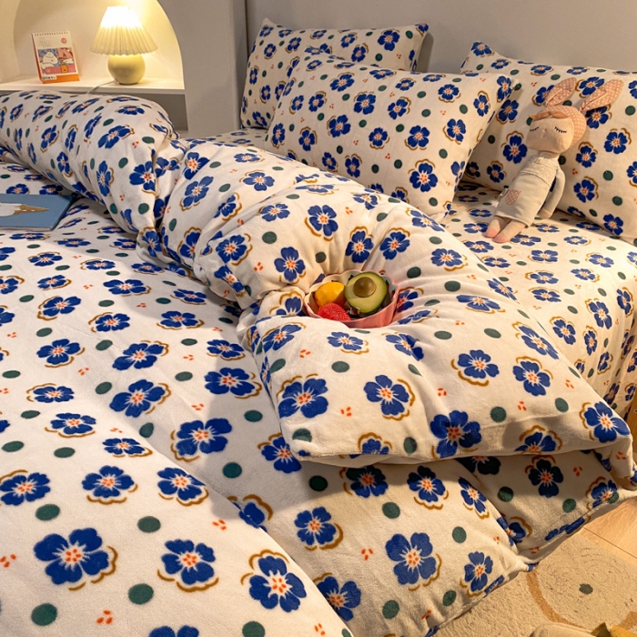 91家纺网 家纺一手货源 找家纺 金爱家 2021新款跑量款牛奶绒四件套 梅花-蓝