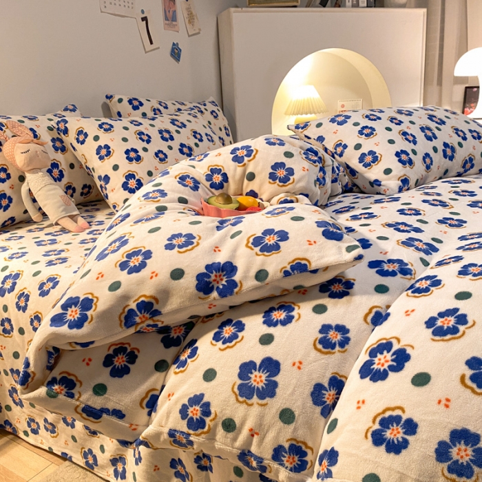 91家纺网 家纺一手货源 找家纺 金爱家 2021新款跑量款牛奶绒四件套 梅花-蓝