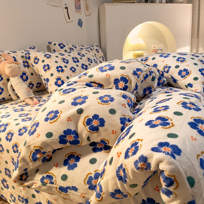 91家纺网 家纺一手货源 找家纺 金爱家 2021新款跑量款牛奶绒四件套 梅花-蓝