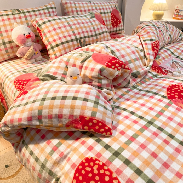 91家纺网 家纺一手货源 找家纺 金爱家 2021新款跑量款牛奶绒四件套 美味草莓-粉