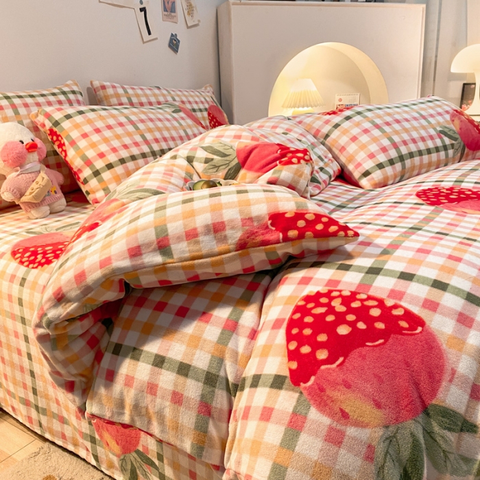 91家纺网 家纺一手货源 找家纺 金爱家 2021新款跑量款牛奶绒四件套 美味草莓-粉