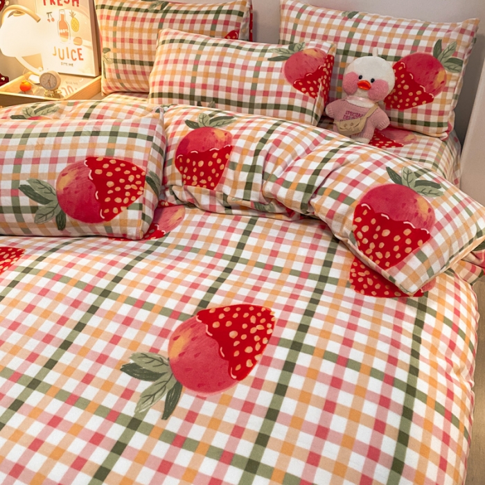 91家纺网 家纺一手货源 找家纺 金爱家 2021新款跑量款牛奶绒四件套 美味草莓-粉