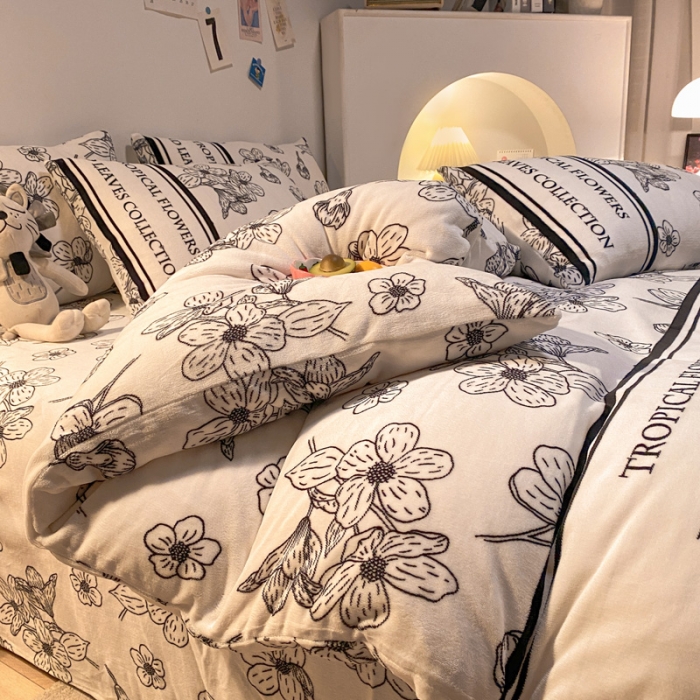 91家纺网 家纺一手货源 找家纺 金爱家 2021新款跑量款牛奶绒四件套 山茶花-黑