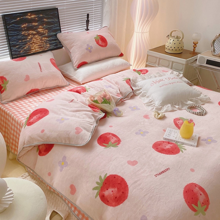 91家纺网 家纺一手货源 找家纺 顾里2021新款ins韩国高端保暖牛奶绒四件套 花花草莓