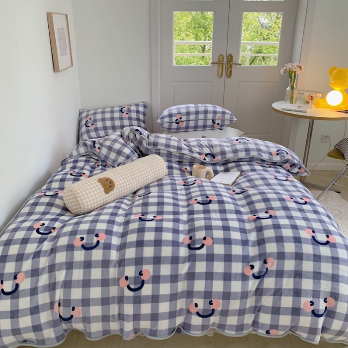 91家纺网 家纺一手货源 找家纺 顾里2021新款ins韩国高端保暖牛奶绒四件套 简约笑脸