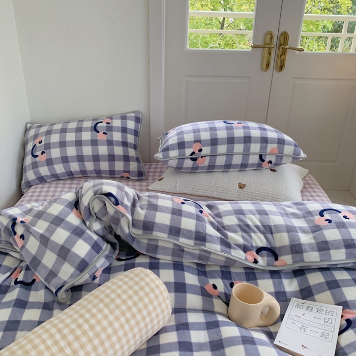 91家纺网 家纺一手货源 找家纺 顾里2021新款ins韩国高端保暖牛奶绒四件套 简约笑脸