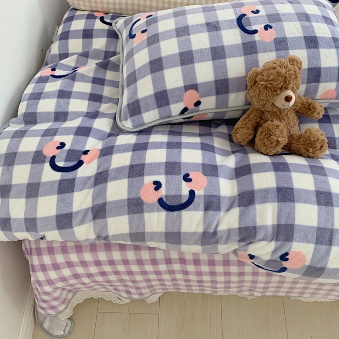 91家纺网 家纺一手货源 找家纺 顾里2021新款ins韩国高端保暖牛奶绒四件套 简约笑脸