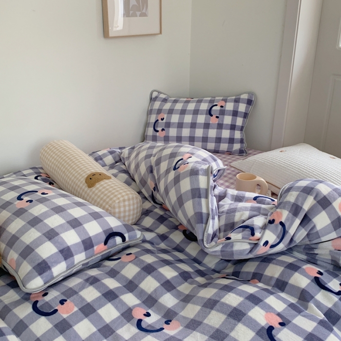 91家纺网 家纺一手货源 找家纺 顾里2021新款ins韩国高端保暖牛奶绒四件套 简约笑脸