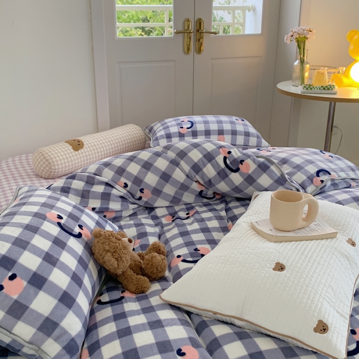 91家纺网 家纺一手货源 找家纺 顾里2021新款ins韩国高端保暖牛奶绒四件套 简约笑脸