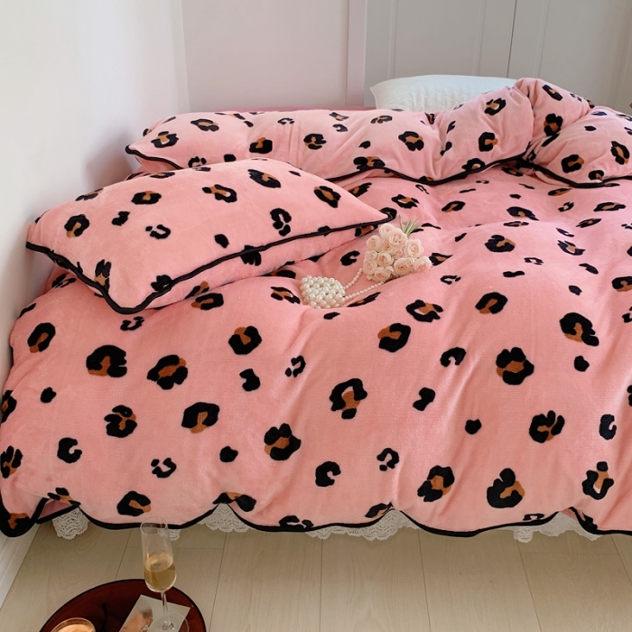 91家纺网 家纺一手货源 找家纺 顾里2021新款ins韩国高端保暖牛奶绒四件套 粉豹纹