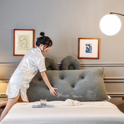 91家纺网 家纺一手货源 找家纺 （总）一兰家纺新款泰迪绒耳朵款刺绣床头靠垫可拆洗榻榻垫龙猫