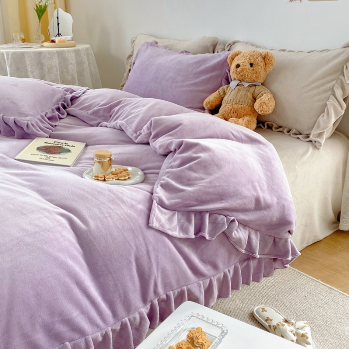 91家纺网 家纺一手货源 找家纺 六巷胡同 2021新款牛奶绒ins混搭花边款四件套 淡紫浅灰